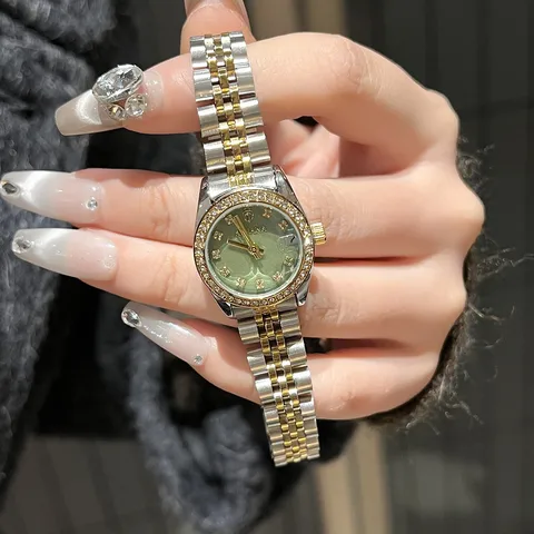 ✨ Elegant Women's Quartz Watch ✨