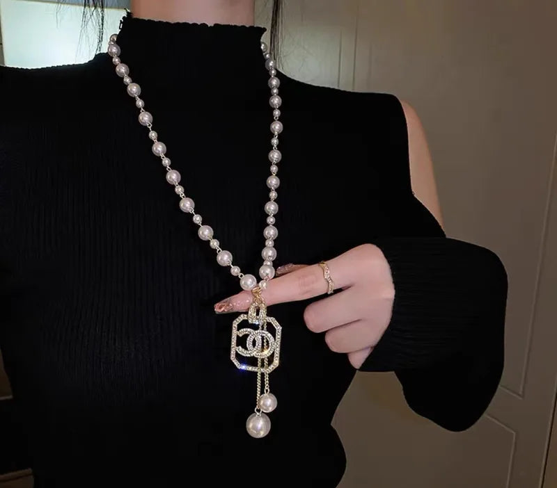 Y Fake Pearls Necklace