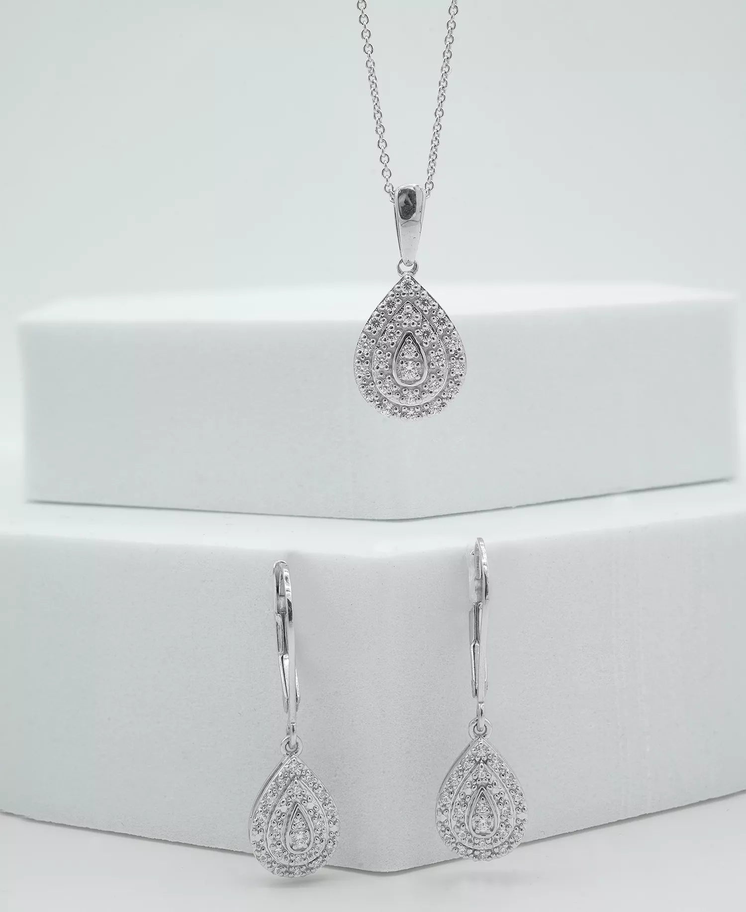 Glistening teardrops 1/4 CARAT Diamond