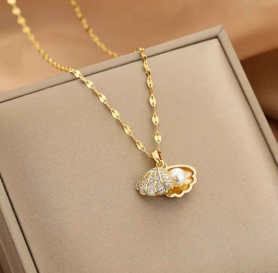 Shell Pearl Necklace