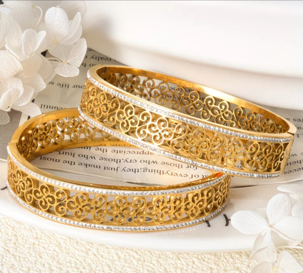 Vintage Style Rhinestone Encrusted Stainless Steel Bengale Bracelet