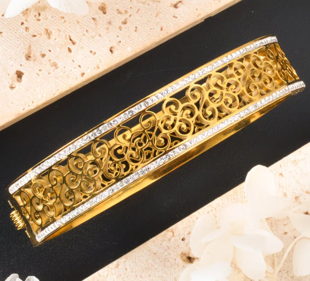 Vintage Style Rhinestone Encrusted Stainless Steel Bengale Bracelet