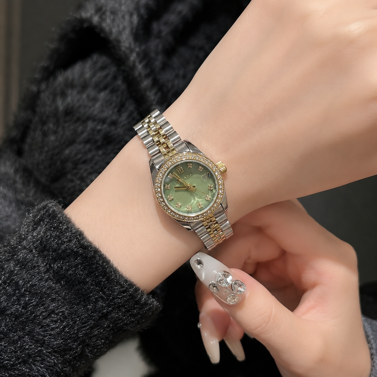 ✨ Elegant Women's Quartz Watch ✨