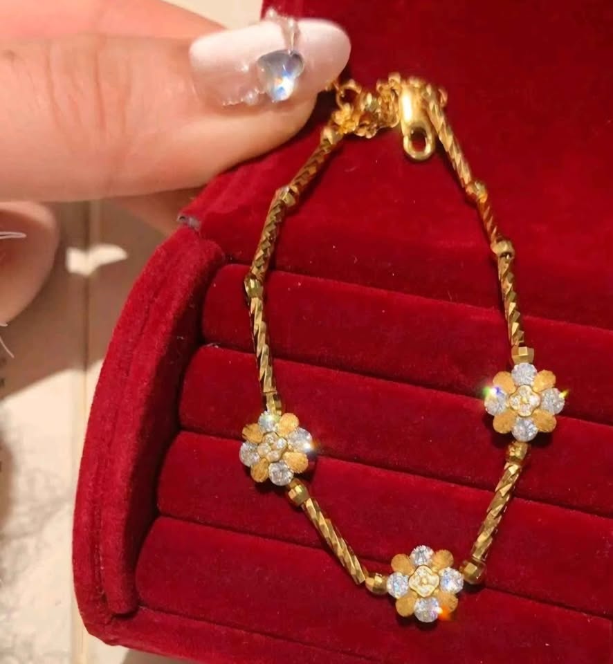 3-Snowflakes Bracelet